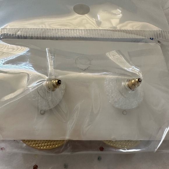 Green Vintage Look Goldtone Pierce Earrings BNWT - Picture 5 of 7